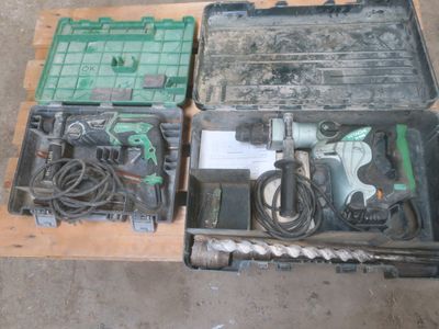 deux outils rangés dans un coffret