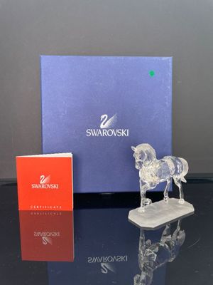 figurine en cristal Swarovski représentant un cheval et une boîte