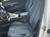 l'intérieur de la voiture est propre et prêt à l'emploi