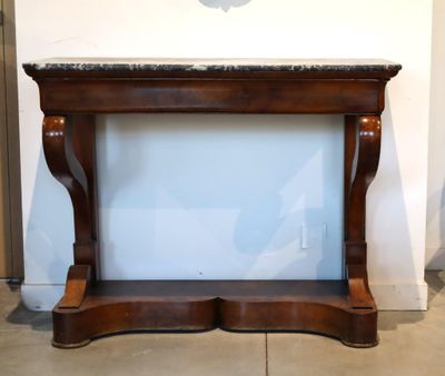 Console en acajou et placage d'acajou. XIXe siècle.