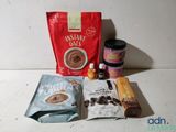 un sachet de chocolat, un sachet de beurre de cacahuète, un sachet de flocons d'avoine instantanés et un sachet de flocons d'avoine instantanés