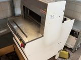 une machine qui se trouve au milieu d'une cuisine