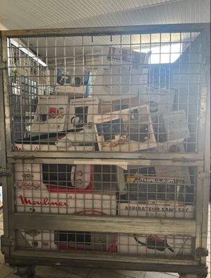 Roll d'électroménager et informatique, La première photo est…