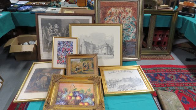 Lot de 8 cadres et tableaux : 2 huiles sur panneau, un pastel, gr...