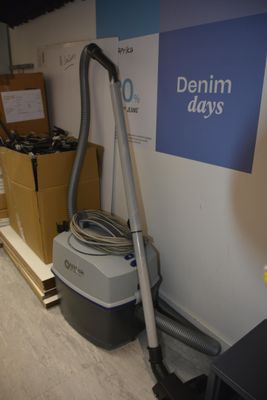 a vacuum that is sitting on the floor next to a box