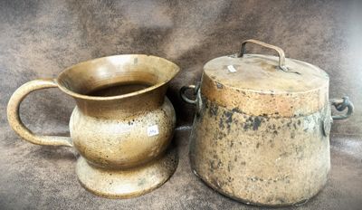 two cups that are sitting next to each other on a table