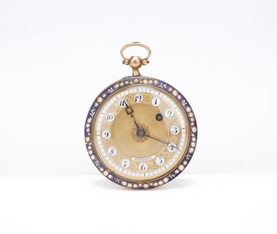 une image représentant une montre de poche en or dont le cadran est orné de diamants