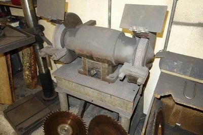 a machine that is sitting on a table in a room