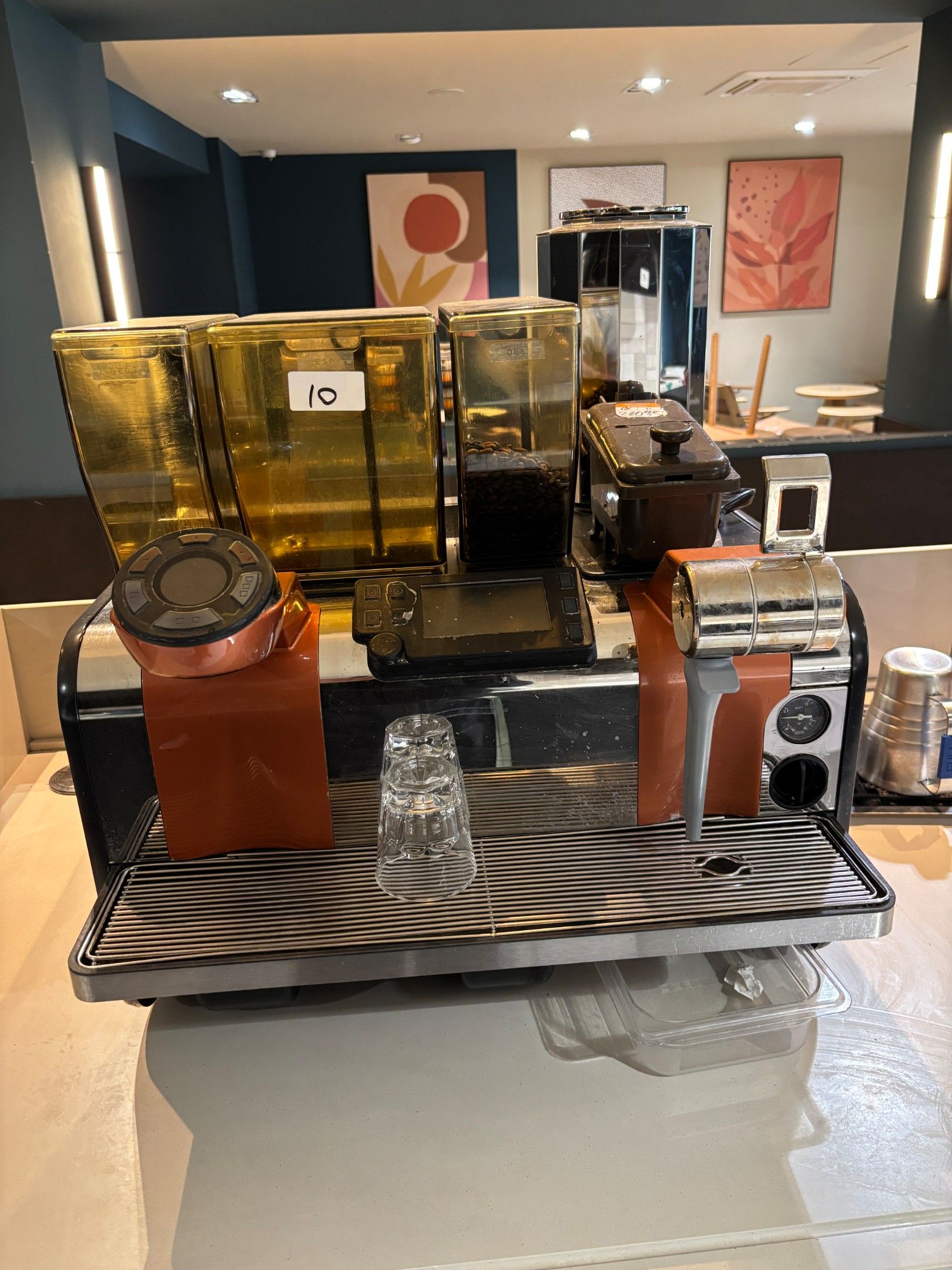 Une machine à café THERMOPLAN mastrena