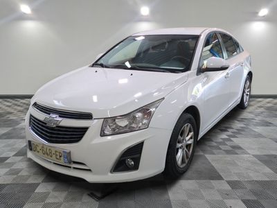 une photo d'une Chevrolet Cruz blanche cruz cruz cruz cruz cruz cruz cruz cruz cruz cruz cruz cruz cruz cruz cruz cruz cruz cruz cruz cruz cruz cruz cruz cruz cruz cruz cruz cruz cruz cruz cruz