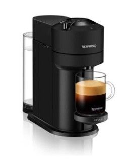 une cafetière noire avec une tasse de café posée devant