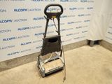 une photo d'une autolaveuse dans une pièce