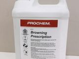La bouteille de « Brownning Preserption » est posée sur le comptoir.
