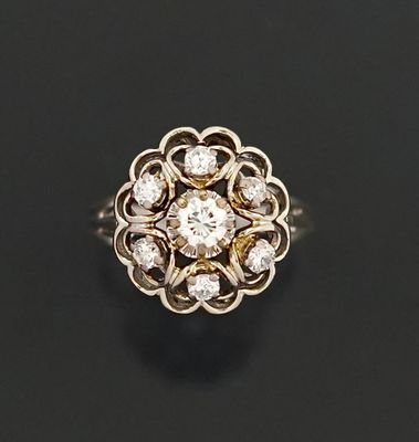 Bague fleur, en or gris 18K 750 millièmes, centré d'un diama…