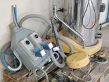 une machine posée sur une palette
