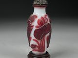 chinese red and white glass snuff bottle with floral decoration