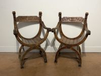 PAIRE de fauteils Dagobert. en bois sculpté.