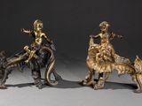 paire de figurines anciennes en bronze représentant un garçon et une fille à cheval