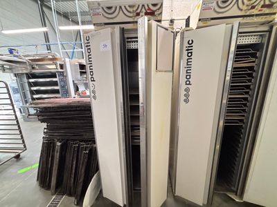 de nombreux rayons proposant différents types d'appareils électroménagers dans un magasin