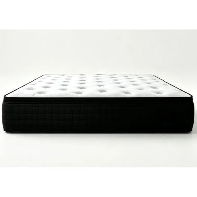 gros plan d'un matelas sur une surface blanche