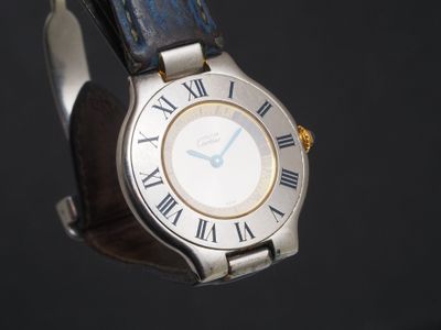 une montre dont le cadran comporte des chiffres romains