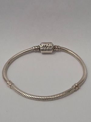 a silver plated bracelet with a clasp and a clasp clasp