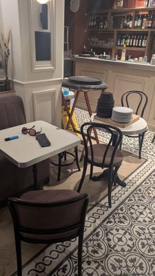 a table and chairs in the corner of a room
