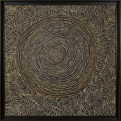 un tableau noir et or orné d'un motif circulaire