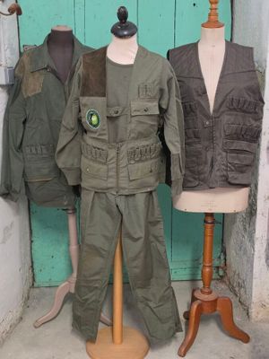 623 / CH-T2 / Lot de vêtements de chasse comprenant 3 g…