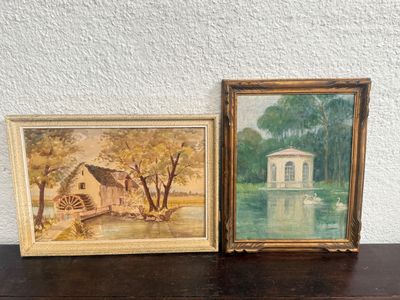 deux tableaux encadrés représentant une maison et un bateau sur un lac