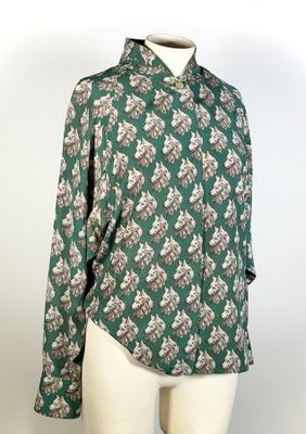 KARL LAGERFELD, blouse en soie vert sapin au décor de loups,…