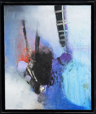 peinture abstraite représentant une vache en noir et blanc dans un champ bleu et rouge
