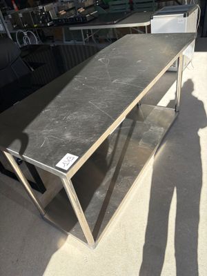 Table en inox. Lot vendu en l'état sans aucune garantie, non… - Photo 1