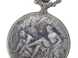 une montre de poche en argent sur laquelle figure le portrait d'une femme