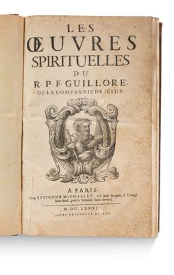 un vieux livre avec l'image d'un homme dessus