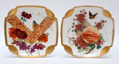 LIMOGES Paire de plats de forme carrée avec coquilles aux an…