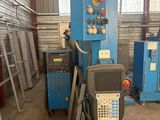 une image d'une machine qui se trouve dans un bâtiment