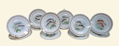 Service de table à poisson en porcelaine à décor polychrome …