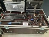 tout un tas d'outils rangés dans une mallette