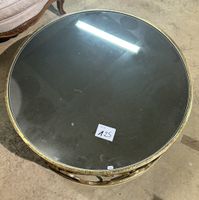 TABLE-BASSE circulaire, piètement ajouré en métal de couleur…
