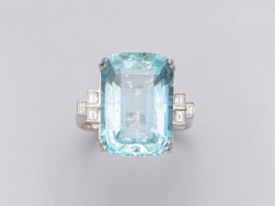 une bague aigue-marine et diamant