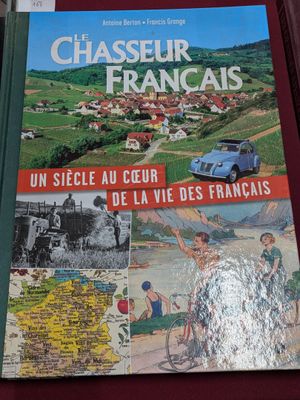 la couverture du livre « Chasseur français », avec une photo de voiture en arrière-plan