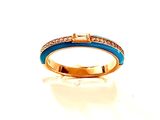 une image représentant une bague bleue et dorée sertie de diamants