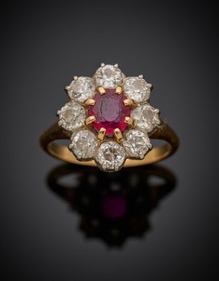 une bague à rubis et diamants