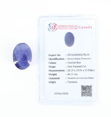 une image représentant une paire de saphirs bleus posés sur une surface blanche