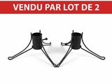 une paire de bougeoirs en métal noir sur fond blanc