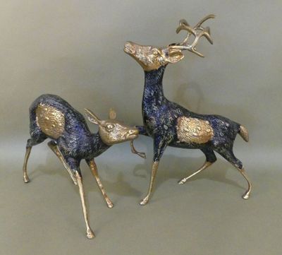 2 statues en métal doré et vert représentant 1 biche et 1 ce…