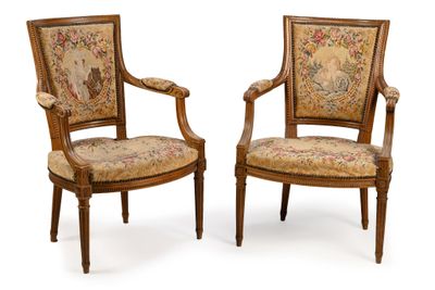 paire de fauteuils en noyer de style Louis XVI, avec assises recouvertes de tapisserie