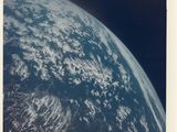 La vue de la Terre depuis l'espace montre l'horizon et les nuages