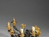 paire de chandeliers anciens en laiton avec des boules de marbre noires et blanches
